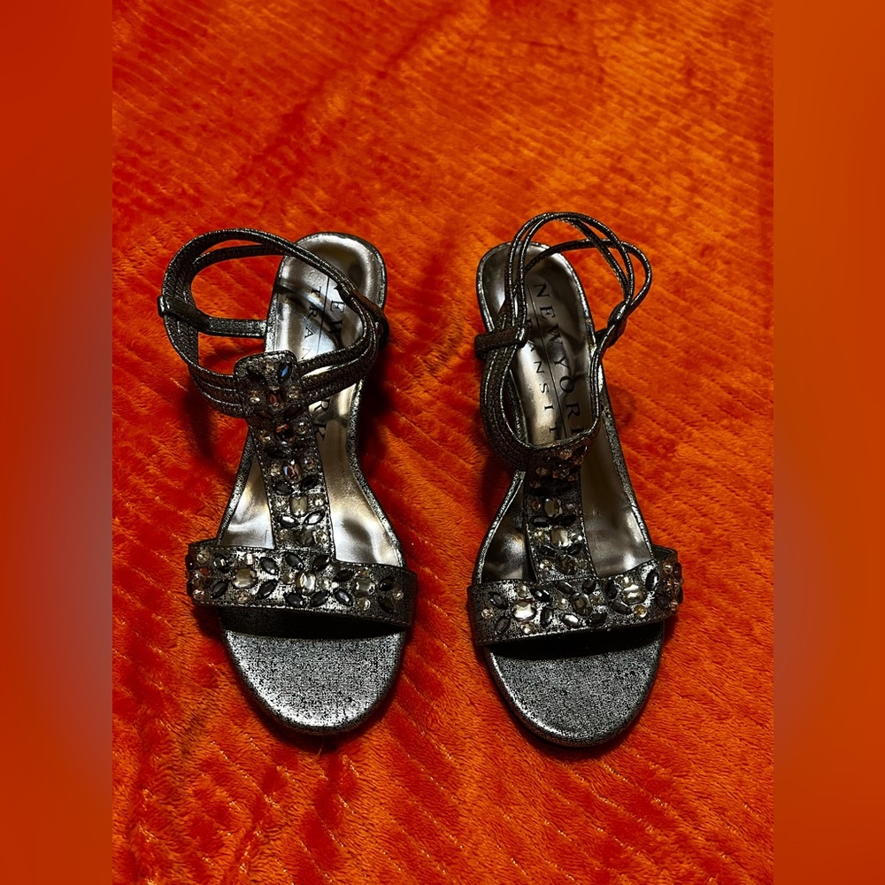 New York Transit, Women’s Silver Low Heel Slip On Dress Shoes Sz 6.5